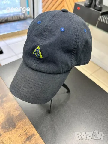 Шапка с козирка Nike