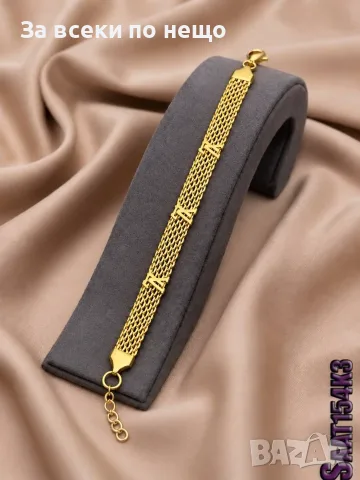 Louis Vuitton Широка Златиста Гривна Тип Плетка С Бляскаво Лого И Инкрустирани Камъни Код SK2564