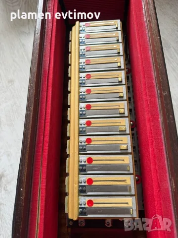 Продава Акордеон ARMANDO BUGARI 822 Gold silvar. professional , снимка 8 - Акордеони - 56674941
