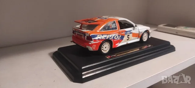 Bburago Ford Escort RS Coswort 1:24, снимка 5 - Колекции - 56569491