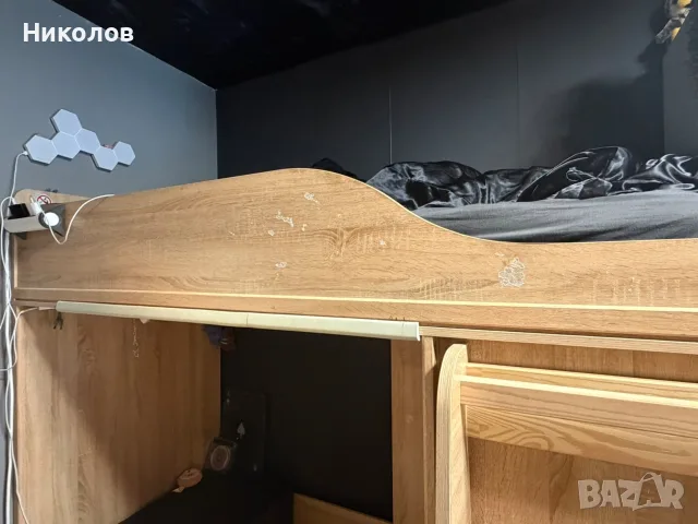 Двуетажно детско легло.